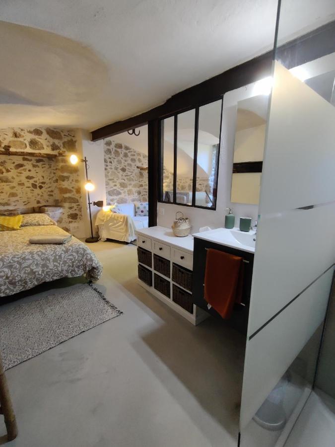 Rendez-vous sous le tilleul, en Cevennes. Molieres-Cavaillac Extérieur photo