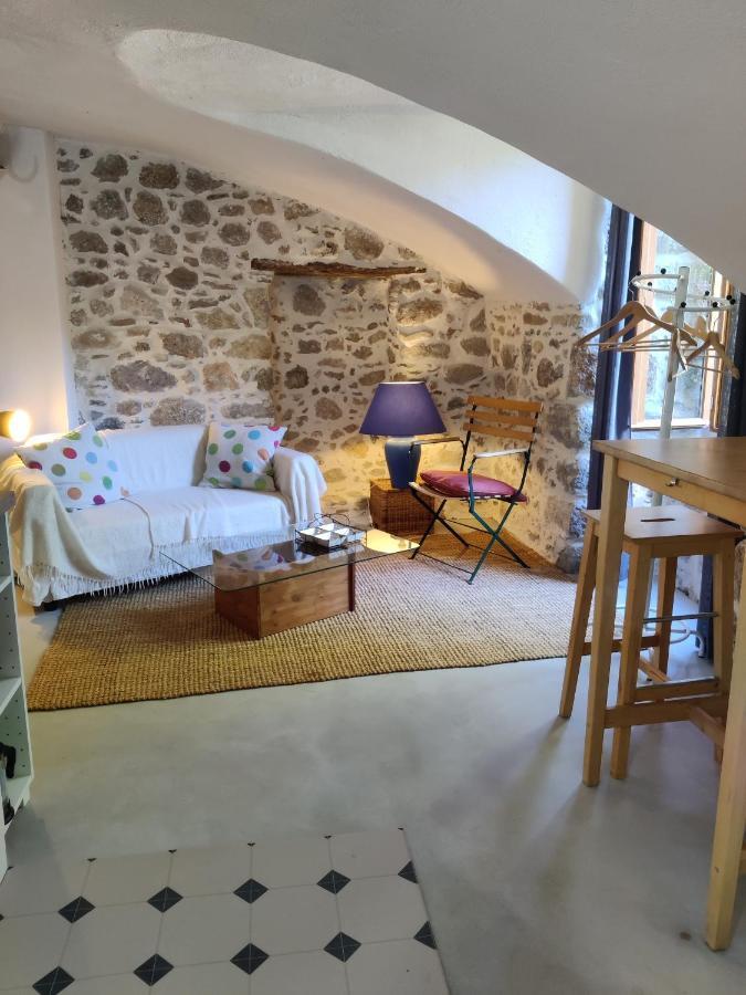 Rendez-vous sous le tilleul, en Cevennes. Molieres-Cavaillac Extérieur photo